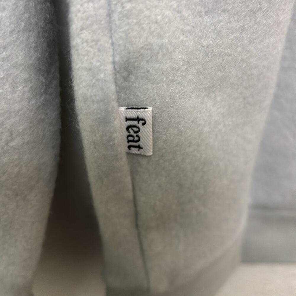 Feat Women’s Crew Neck Sweatshirt Light Gray Small New - Picture 4 of 7